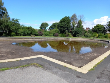 Coronation Park lake